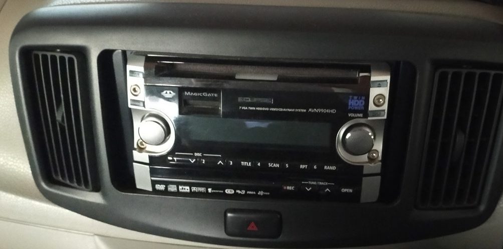 イクリプス製カーナビAVN9904HDを違う車から外し取り付けた場合の日付の設定方法